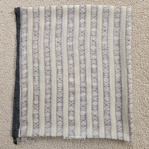 Kadhi and Co. Wool Scarf Lightweight *SMALL HOLE* - Picture 12 of 16